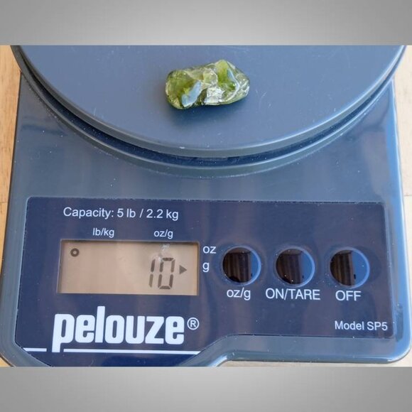 PERIDOT crystal rock stone mini tumbled AUGUST birthstone RELAXATION comfort 05 - Picture 8 of 8